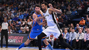 Privatduell der beiden Rivalen: Chet Holmgren und Victor Wembanyama.