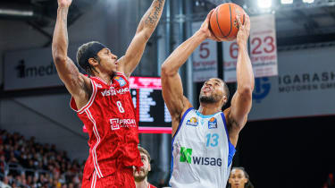 Demarcus Demonia (BMA365 Bamberg Baskets, 08), Jaedon Le Dee (Frankfurt Skyliners, 13), BMA365 Bamberg Baskets vs. Frankfurt Skyliners, Basketball, easyCredit BBL, 7. Spieltag, 08.11.2025 BMA365 Bamberg Baskets vs. Frankfurt Skyliners, Basketball, easyCredit BBL, 7. Spieltag, 08.11.2025 Bamberg *** Demarcus Demonia BMA365 Bamberg Baskets, 08 , Jaedon Le Dee Frankfurt Skyliners, 13 , BMA365 Bamberg Baskets vs Frankfurt Skyliners, Basketball, easyCredit BBL, Matchday 7, 08 11 2025 BMA365 Bamberg Baskets vs Frankfurt Skyliners, Basketball, easyCredit BBL, Matchday 7, 08 11 2025 Bamberg Copyright: xEibner-Pressefoto G.xSantemizx EP_EER