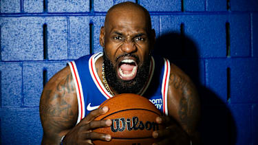 LeBron James geht in seine 24. Saison in der NBA - und in seine erste mit den Philadelphia 76ers.