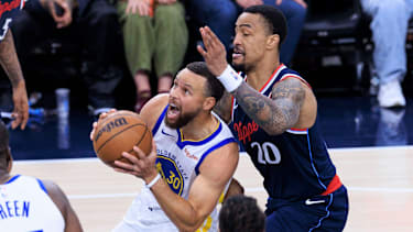 April 15, 2026, Inglewood, California, USA: Stephen Curry 30 of the Golden State Warriors drives past John Collins 20 of the Los Angeles Clippers during their NBA, Basketball Herren, USA Play-In Tournament game on Wednesday April 15, 2026 at Intuit Dome Arena in Inglewood, California. Warriors defeat Clippers, 126-121. ARIANA RUIZ PI NBA Play-In Tournament - Clippers Vs. Warriors PUBLICATIONxINxGERxSUIxAUTxONLY - ZUMAp124 20260415_zaa_p124_138 Copyright: xArianaxRuizx