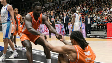 Amadou Sow und Kevin Yebo bleiben Mitspieler.