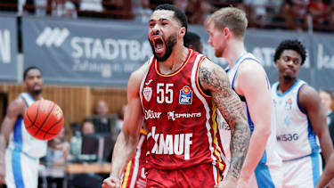 Muenkat bejubelt seinen Dunk.