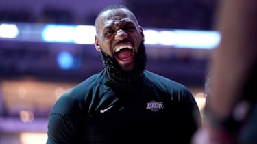 LeBron James lässt die NBA weiter auf seine Entscheidung warten.
