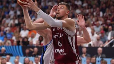 Kristaps Porzingis führte Lettland zum ersten Sieg bei der Heim-EM.