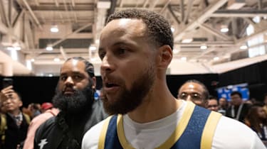 Stephen Curry ist verletzungsbedingt nur als Gast beim All-Star-Wochenende präsent.