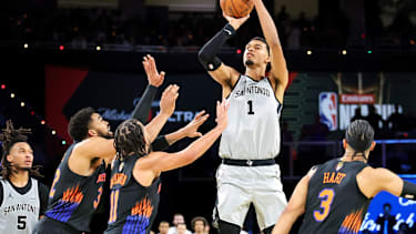 Wembanyama trifft im Matchup mit Towns bislang nur 36,8 Prozent seiner Würfe.