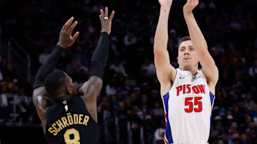 Robinson (re.) traf fünf Dreier gegen die Cavaliers.