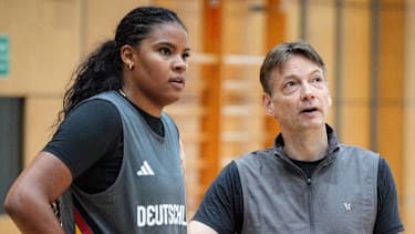 Nyara Sabally, Olaf Lange