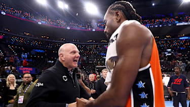 Clippers-Besitzer Steve Ballmer mit dem Kawhi Leonard.