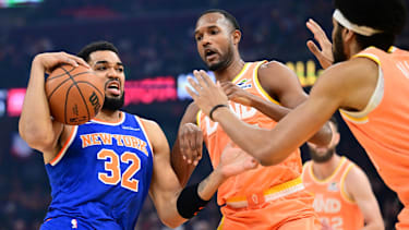 Karl-Anthony Towns (li.) dürfte es gegen die Cavs mit jeder Menge Physis zu tun bekommen.