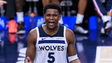 Anthony Edwards leidet unter Kniebeschwerden.