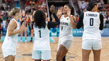 Olympische Spiele Paris 2024 Basketball Lille 29.07.2024 Vorrunde Frauen Damen Deutschland (GER) - Belgien (BEL) Alexandra Wilke (Deutschland, No.03) Alexis Peterson (Deutschland, No.01) Nyara Sabally (Deutschland, No.08) Satou Sabally (Deutschland, No.00) Teamvorstllung *** Olympic Games Paris 2024 Basketball Lille 29 07 2024 Preliminary round Women Women Germany GER Belgium BEL Alexandra Wilke Germany, No 03 Alexis Peterson Germany, No 01 Nyara Sabally Germany, No 08 Satou Sabally Germany, No 00 Team preliminary round