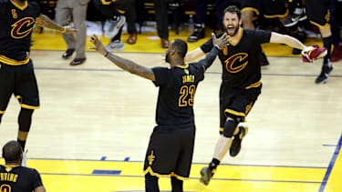 LeBron James gewann 2016 mit den Cleveland Cavaliers die Meisterschaft in der NBA.