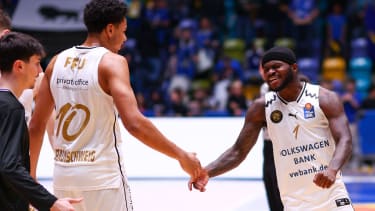 TJ Crockett Jr. (re.) avancierte zum Topscorer gegen Oldenburg.