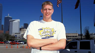 Dirk Nowitzki startete 1998 seine Karriere in der NBA mit den Dallas Mavericks.