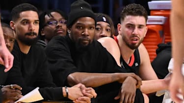 Kevin Durant auf der Bank gegen die Los Angeles Lakers.