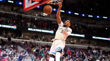 Giannis Antetokounmpo setzte zum Windmill-Dunk an, als das Spiel gegen die Bulls bereits gewonnen war.