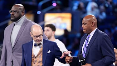 Shaquille O'Neal, Ernie Johnson und Charles Barkley.