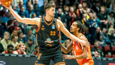 Tibor Pleiß gelang ein Double-Double.