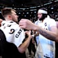 "Hä?!": Davis schildert bizarren Harrison-Anruf zum Doncic-Deal