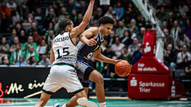 Jack Kayil (Alba Berlin) im Zweikampf mit Jordan Roland (Gladiators Trier), Vet Concept Gladiators Trier vs Alba Berlin, Basketball, easyCredit BBL, 18. Spieltag, Saison 2025 2026, 02.02.2026 Vet Concept Gladiators Trier vs Alba Berlin, Basketball, easyCredit BBL, 18. Spieltag, Saison 2025 2026, 02.02.2026 *** Jack Kayil Alba Berlin in duel with Jordan Roland Gladiators Trier , Vet Concept Gladiators Trier vs Alba Berlin, Basketball, easyCredit BBL, Matchday 18, Season 2025 2026, 02 02 2026 Vet Concept Gladiators Trier vs Alba Berlin, Basketball, easyCredit BBL, Matchday 18, Season 2025 2026, 02 02 2026 Copyright: xEibner-Pressefoto AlexanderxNeisx EP_ANS