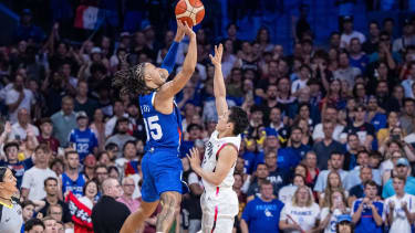 Olympische Spiele Paris 2024 Basketball Lille 30.07.2024 Vorrunde Männer Herren Japan (JPN) - Frankreich (FRA) Matthew Strazel (Frankreich, No.85) YUKI KAWAMURA (Japan, No.05) *** Olympic Games Paris 2024 Basketball Lille 30 07 2024 Preliminary round Men Men Japan JPN France FRA Matthew Strazel France, No 85 YUKI KAWAMURA Japan, No 05