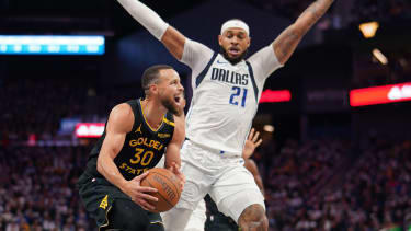 Daniel Gafford und Stephen Curry