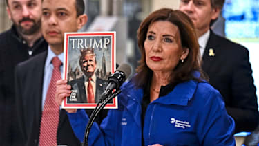 Hochul und Trump liefern sich ein Wortgefecht.