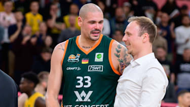Maik Zirbes und Trainer Jacques Schneider stehen mit den VET-CONCEPT Gladiators Trier in den Play-Ins.