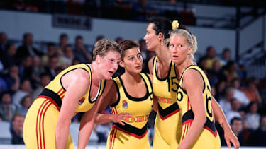 Die Trikots der deutschen Frauen bei der Heim-WM 1998.