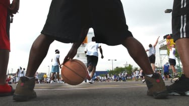 News: AND1 Streetball Jun 29, 2002; Louisville, KY, USA; A contestant in an upcoming game dribbles the ball as another game goes on in the background at the Street Ball Showdown played this weekend in downtown Louisville. More than 840 teams signed up for the three-on-three tournament. Cabbage Patch Settlement House expects to raise $70,000 to $80,000. Louisville Kentucky USA, EDITORIAL USE ONLY PUBLICATIONxINxGERxSUIxAUTxONLY Copyright: xBillxLusterx 17861484