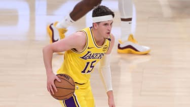LOS ANGELES, CA - FEBRUARY 19: Los Angeles Lakers guard Austin Reaves (15) dribbles during the NBA, Basketball Herren, USA game between the Charlotte Hornets and the Los Angeles Lakers on February 19, 2025, at Crypto.com Arena in Los Angeles, CA. (Photo by Jevone Moore Icon Sportswire) NBA: FEB 19 Hornets at Lakers EDITORIAL USE ONLY Icon20250219072