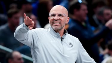 Jason Kidd steht seit 2021 bei den Mavericks an der Seitenlinie.