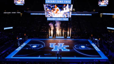 Big Blue Madness 2024 - Kentucky Court Design auf ASB GlassFloor