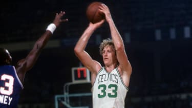 US PRESSWIRE Sports Unknown date; Boston, MA, USA; FILE PHOTO; Boston Celtics forward Larry Bird (33) in action during the 1981 season at the Boston Garden. Boston Massachusetts UNITED STATES, EDITORIAL USE ONLY PUBLICATIONxINxGERxSUIxAUTxONLY Copyright: xDickxRaphael-USAxTODAYxSportsx 5031954
