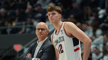Eric Reibe spielt unter Trainerlegende Dan Hurley.
