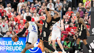 Rathan-Mayes bekam beim finalen Play von Efes einen Schlag ab. Die Schiedsrichter ließen die Aktion allerdings ungeahndet.