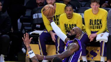 LeBron James verbuchte gegen die Dallas Mavericks ein Triple-Double.