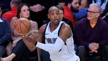 Middleton wurde im Anthony Davis Trade nach Dallas geschickt.