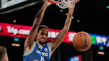 Zaccharie Risacher vor einem Spiel der Mavericks in China.