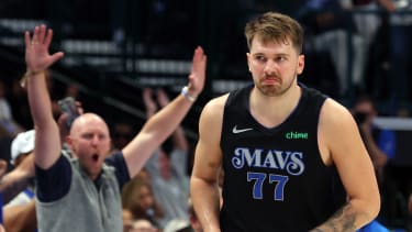 Kann man so machen: Luka Doncic hat mal wieder einen Drei-Punkte-Wurf verwandelt.