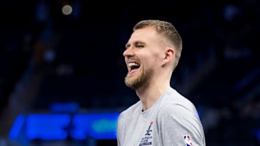 Kristaps Porzingis lacht