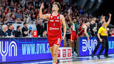Zach Ensminger bejubelt einen Dreier.