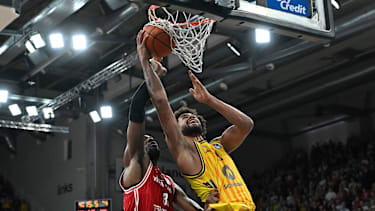 BAMBERG 15.02.2026 --- Basketball ---- easycredit 1. Basketball Bundesliga ---- 20. Spieltag: Bamberg Baskets vs Alba Berlin --- Norris Agbakoko (17, Alba Berlin) gegen Ejofor Onu (35, Bamberg Baskets) --- Foto: Hans-Martin Issler isslerimages ---- Bamberg Baskets vs Alba Berlin *** BAMBERG 15 02 2026 Basketball easycredit 1 Basketball Bundesliga 20 Matchday Bamberg Baskets vs Alba Berlin Norris Agbakoko 17, Alba Berlin vs Ejofor Onu 35, Bamberg Baskets Photo Hans Martin Issler isslerimages Bamberg Baskets vs Alba Berlin