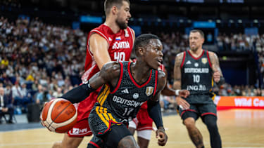 Dennis Schröder hatte im dritten Viertel eine Blessur am Knie.