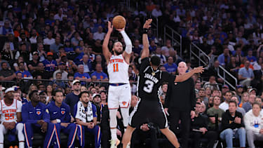 Jalen Brunson steigt zum Wurf hoch.