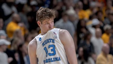 Veesaar spielte and der University of North Carolina.