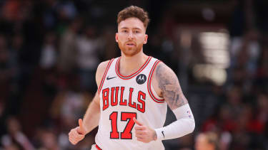 CHICAGO, IL - OCTOBER 19: Chicago Bulls forward Onuralp Bitim (17) looks on during a NBA, Basketball Herren, USA game between the Minnesota Timberwolves and the Chicago Bulls on October 19, 2023 at the United Center in Chicago, IL. (Photo by Melissa Tamez Icon Sportswire) NBA: OCT 19 Timberwolves at Bulls EDITORIAL USE ONLY Icon23101824