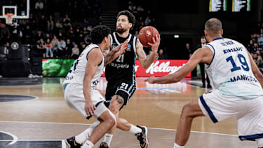 Olinde (re.) kam auf 14 Punkte für Manresa.