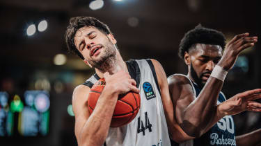 Basketball Männer Saison 2025 2026 BKT EuroCup Veolia Towers Hamburg vs. Bahcesehir College Istanbul 14.10.2025 Benedikt Turudic ( 44, Veolia Towers Hamburg) enttäuscht Hamburg Inselpark Arena Hamburg Deutschland *** Basketball Men Season 2025 2026 BKT EuroCup Veolia Towers Hamburg vs Bahcesehir College Istanbul 14 10 2025 Benedikt Turudic 44, Veolia Towers Hamburg disappointed Hamburg Inselpark Arena Hamburg Germany